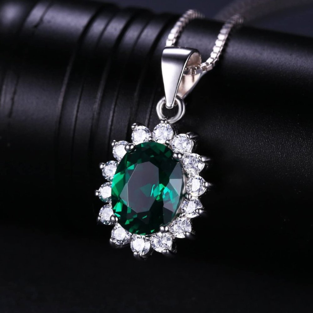 💚 1.7ct Emerald Pendant - 925 Sterling Silver - Picture 3 of 10